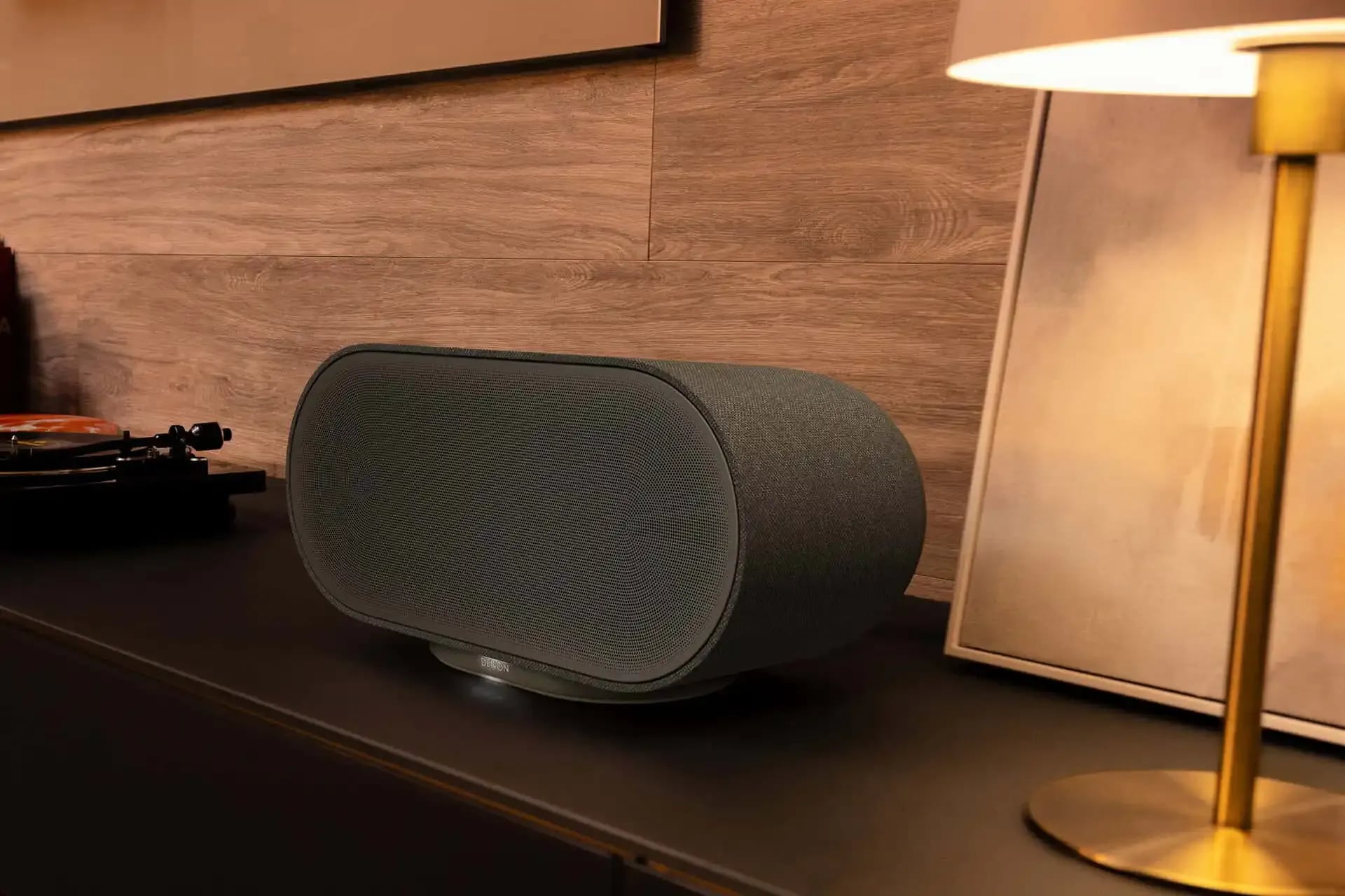 Denon-Home-600-Black-Lifestyle-600x400.webp