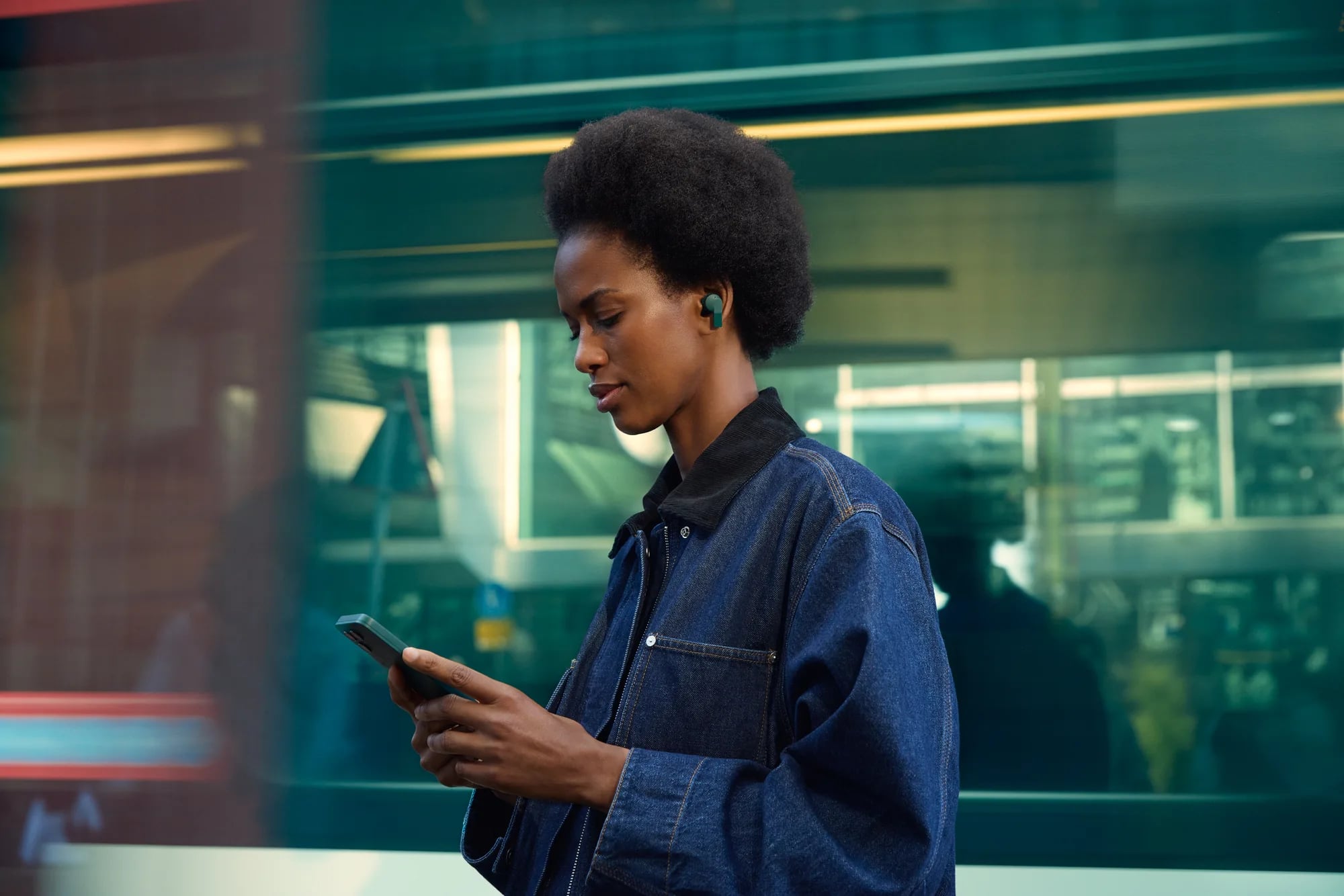 Fairphone utmanar slit-och-släng-kulturen med nya Fairbuds 2