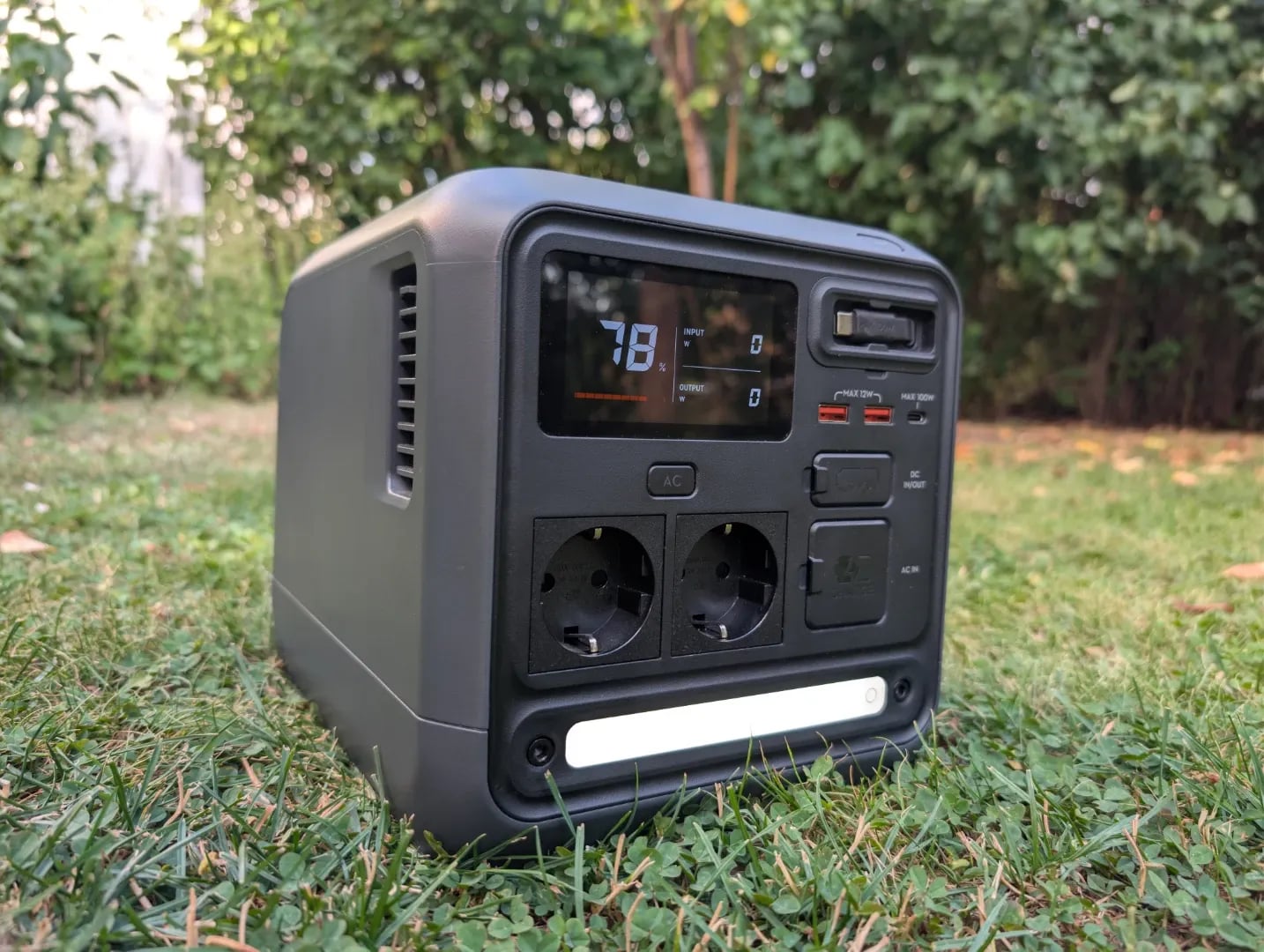 dji power 1000 mini i gräset