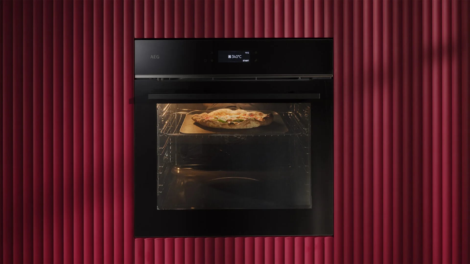 AEG 7000 MealAssist gräddar pizza på 2,5 minuter