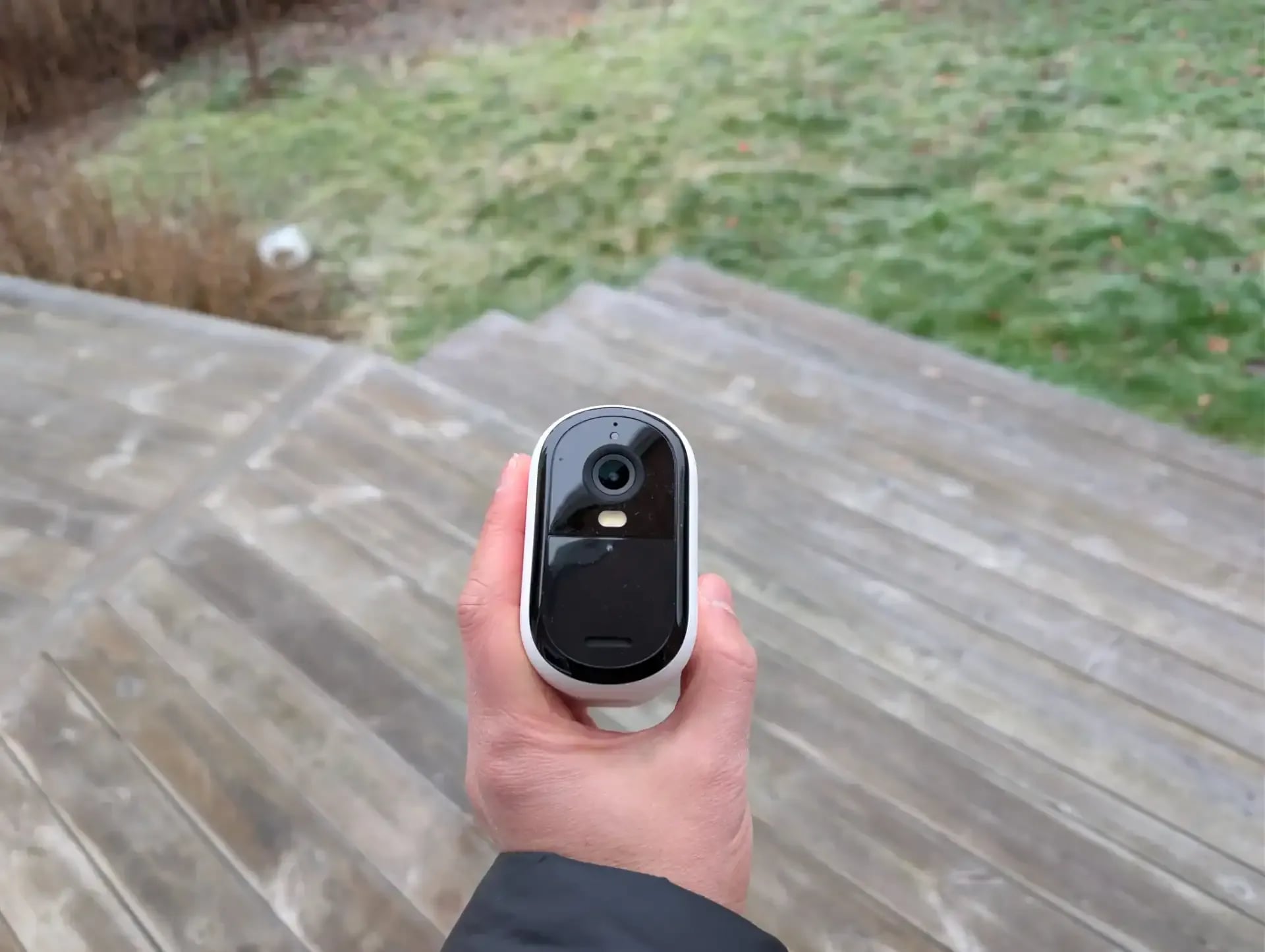 arlo essential 3 xl i handen