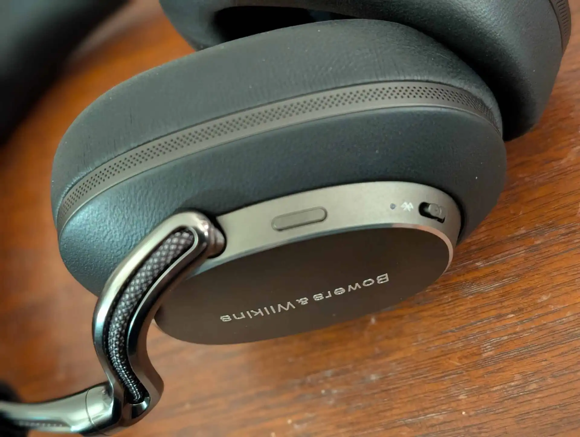 bowers & wilkins px8 s2