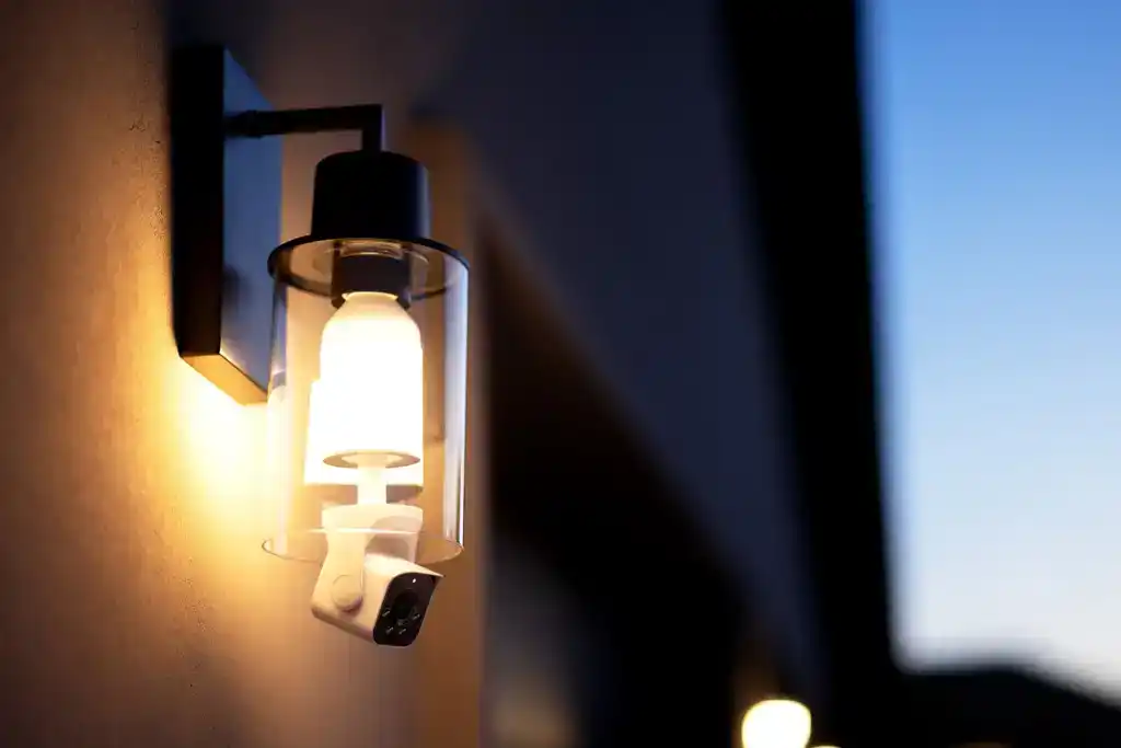 Wyze-Bulb-Cam