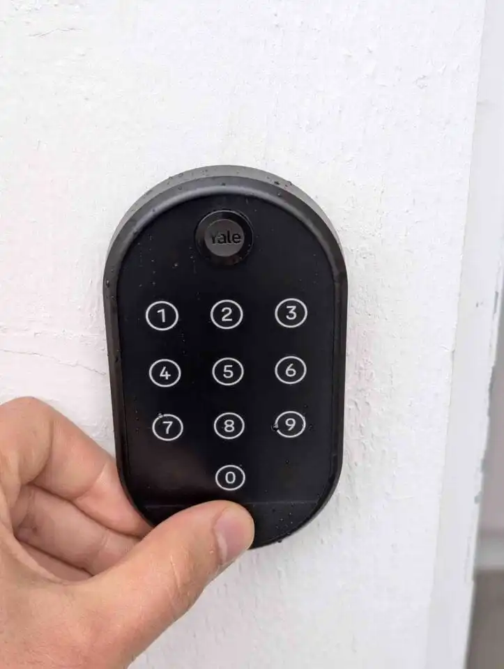 Fingeravtryck OCH ringklocka